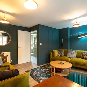 https://charles-st-chester-city-townhouse-by-rework-accommodation.hotelsin-chester.com
